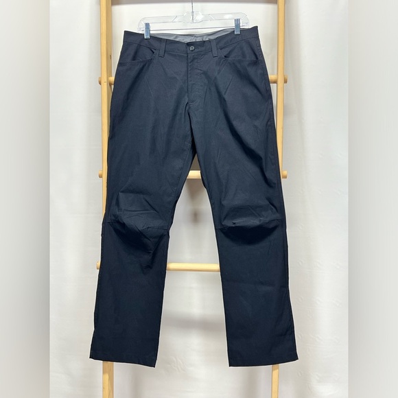 EDDIE BAUER Men’s Navy blue flat front pants size 34/32. - Picture 6 of 12